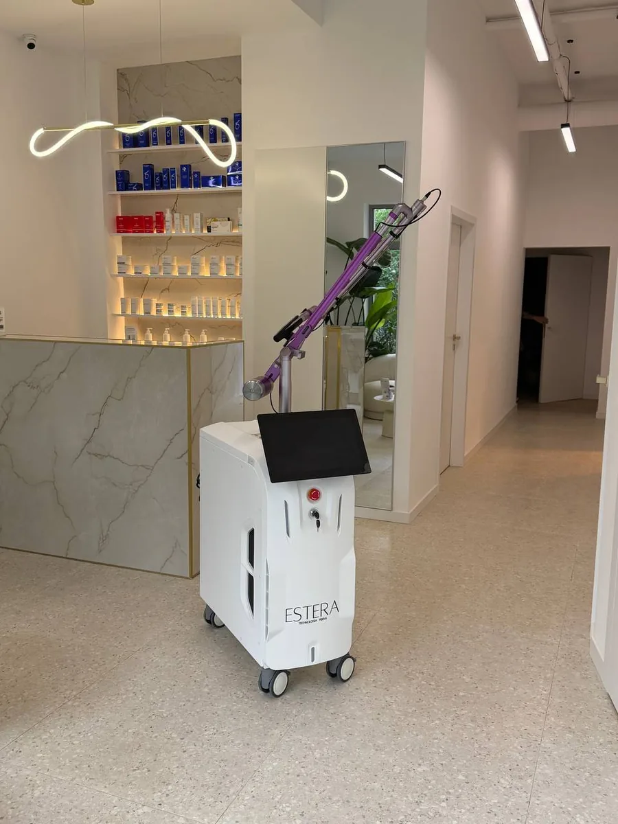 Laser pikosekundowy ESTERA do usuwania tatuażu — OG Cosmetology Pruszków